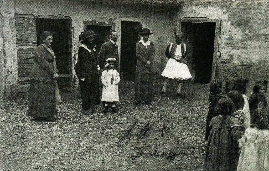 Princess Sophie zu Wied among children in Durrës