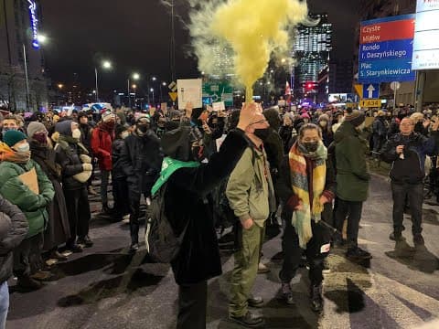 Strajk kobiet. Oglądaj na żywo protesty w Warszawie