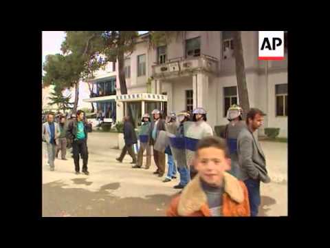Crowds break police lines in Fier