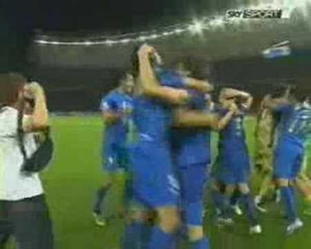 Italy win on penalties - Grosso's spot kick