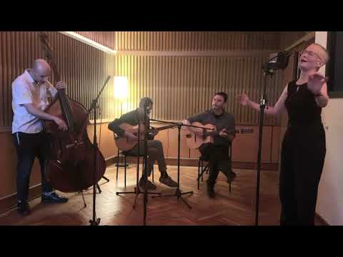 A swing standard in the radio house