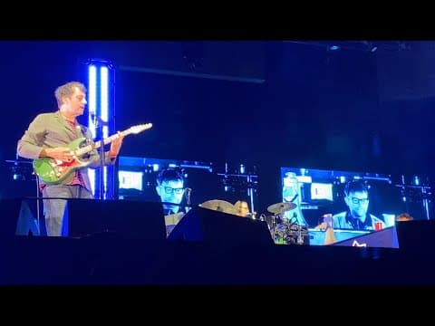 Blur - "Barbaric" live (2023)