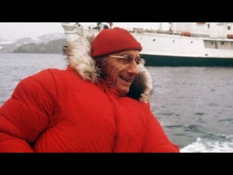 L’Odyssée : pourquoi le commandant Cousteau portait-il toujours un bonnet rouge ?