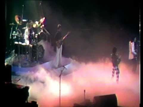 Queen - We Will Rock You / We Are the Champions