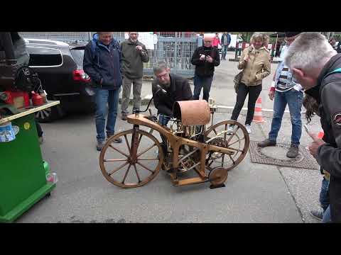 Daimler Reitwagen von 1885 der erste Verbrenner Motor von Gottlieb Daimler