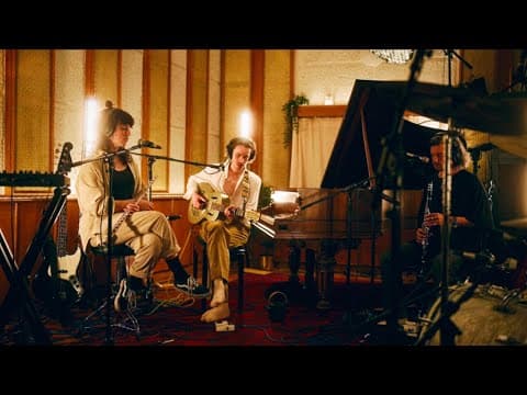 Iskander Moon plays a debut EP live
