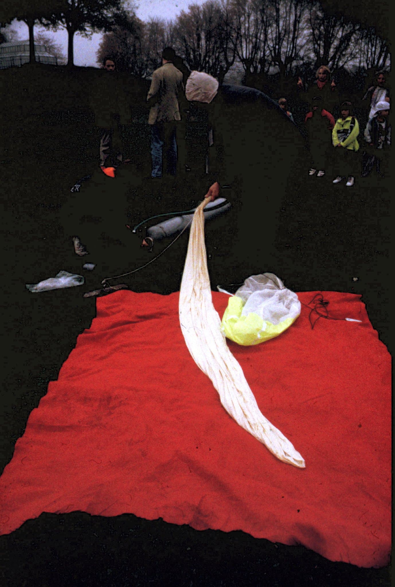 pirate radio balloon - preparing the balloon (Freier Rundfunk Österreich)