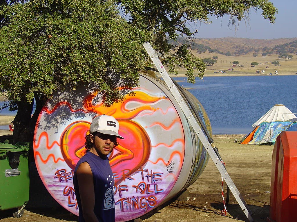 Guy with graffiti, Boom 2004