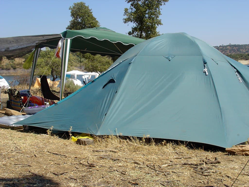 Neighbour camp, Boom 2004