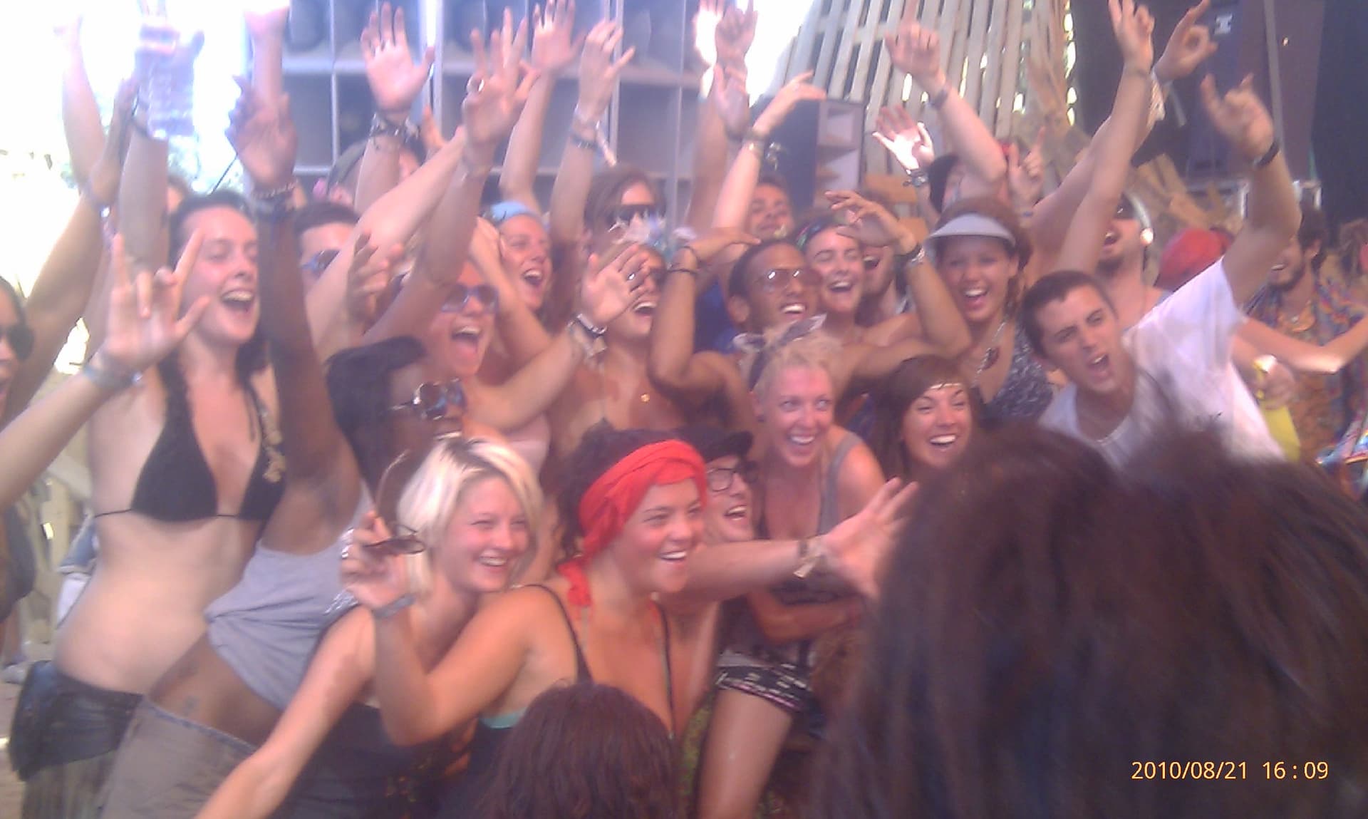Hands in the air in the middle of the crowd, Boom 2010