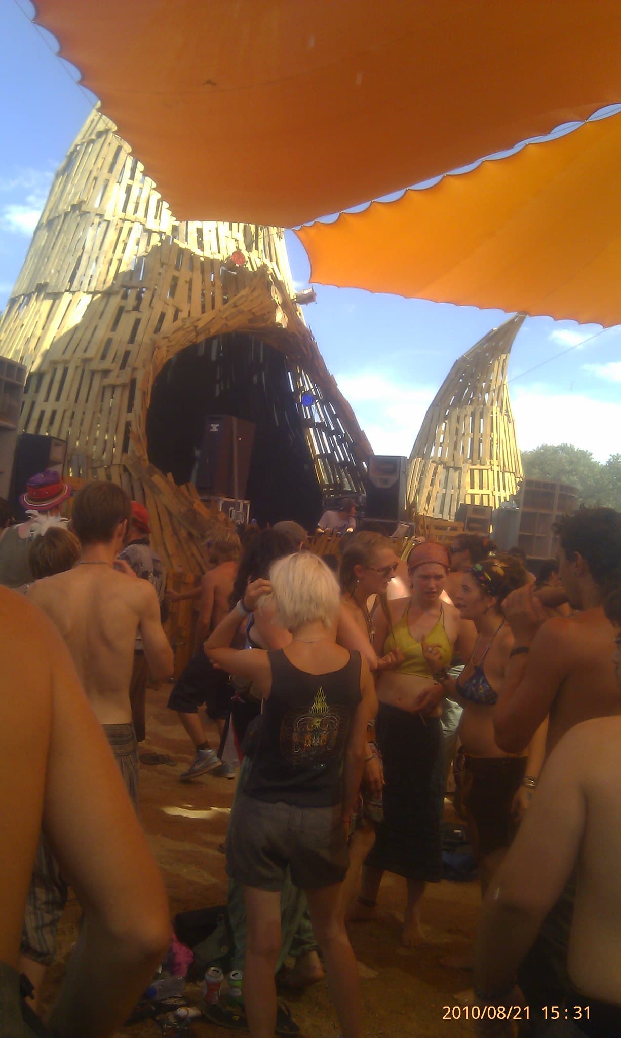 Dancing inside the Dance Temple in daylight, Boom 2010