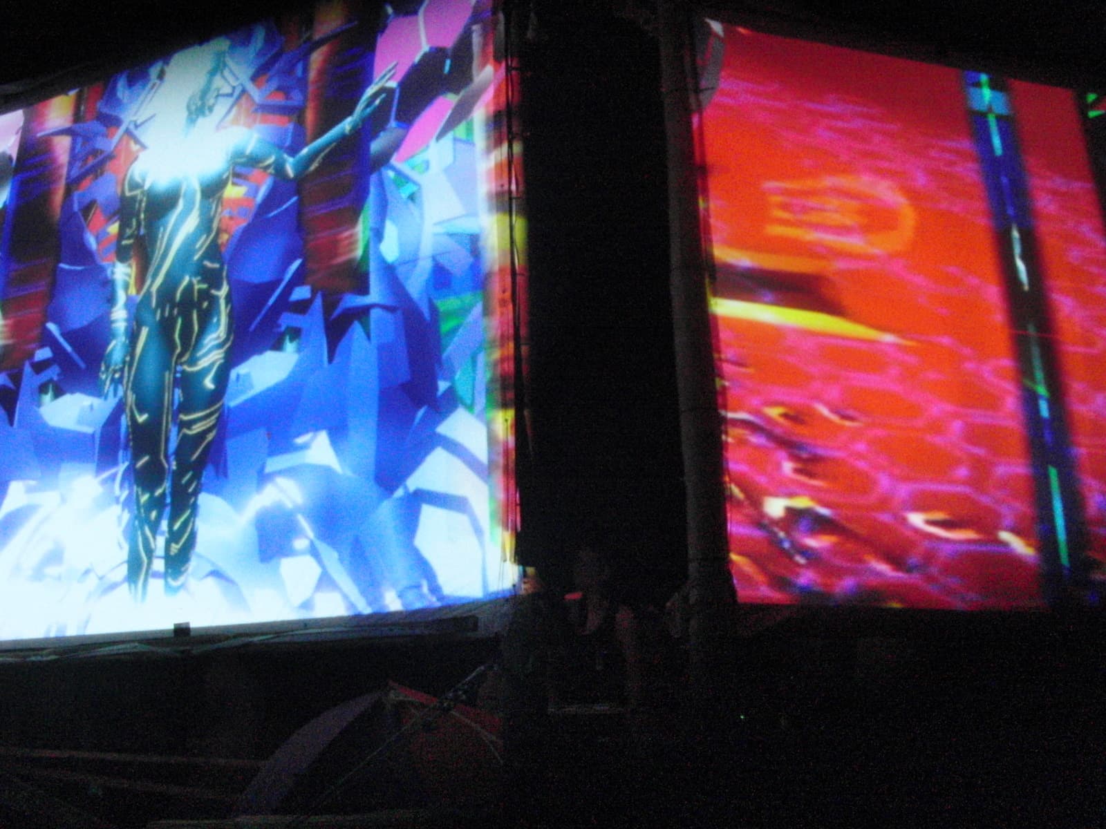 Red and blue projections on adjacent panels, Boom 2010