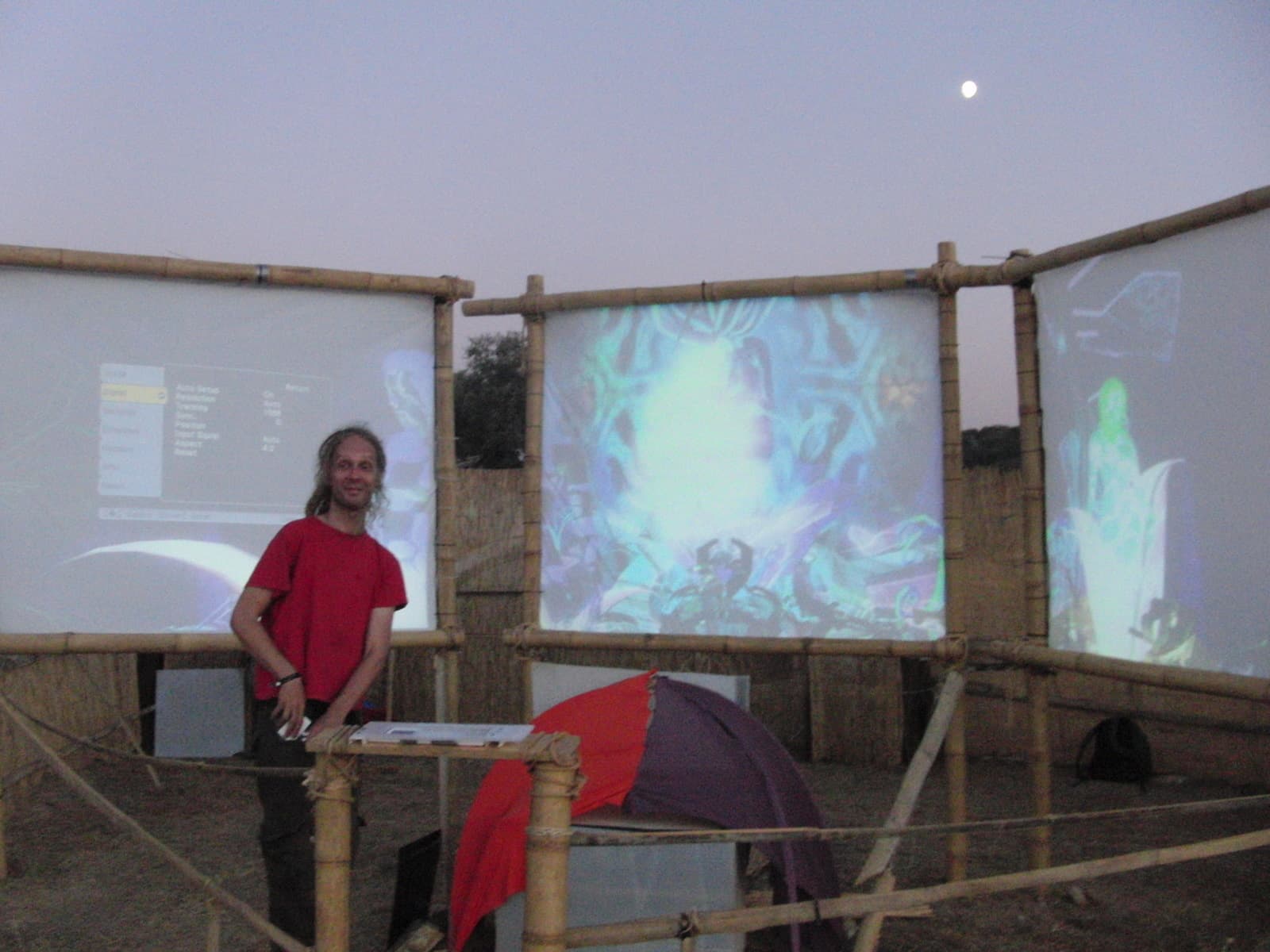 Artist at the console before the screens, Boom 2010