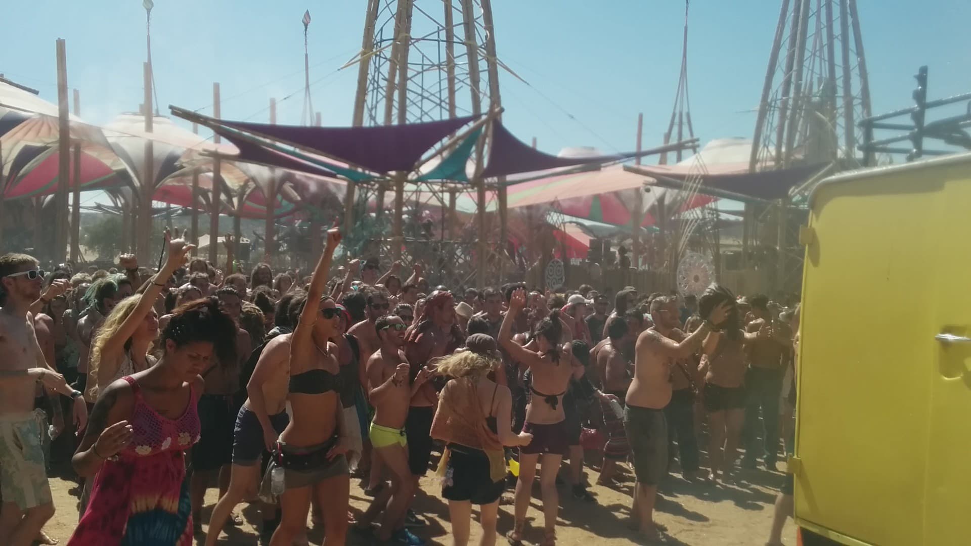 Crowd packed under the shade sails, Boom 2014