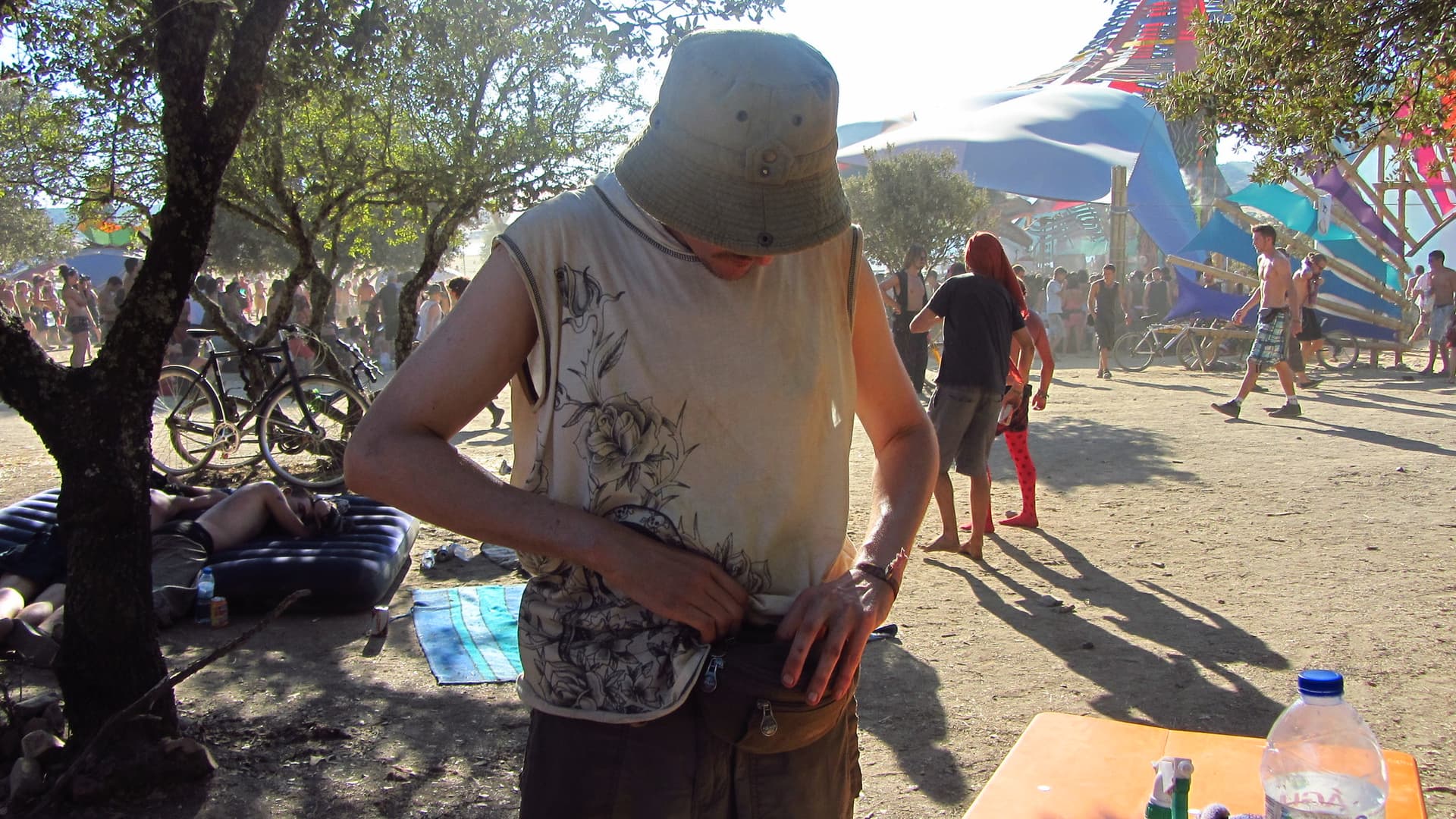 Standing by the camp under the oaks, Boom 2012