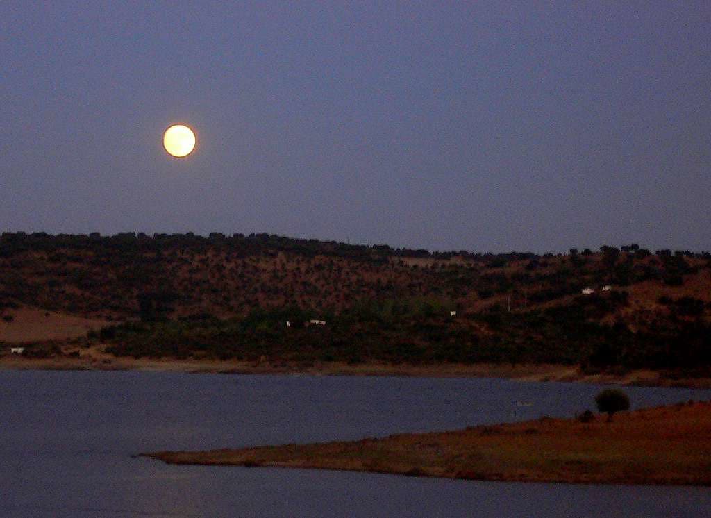 Full moon, Boom 2006