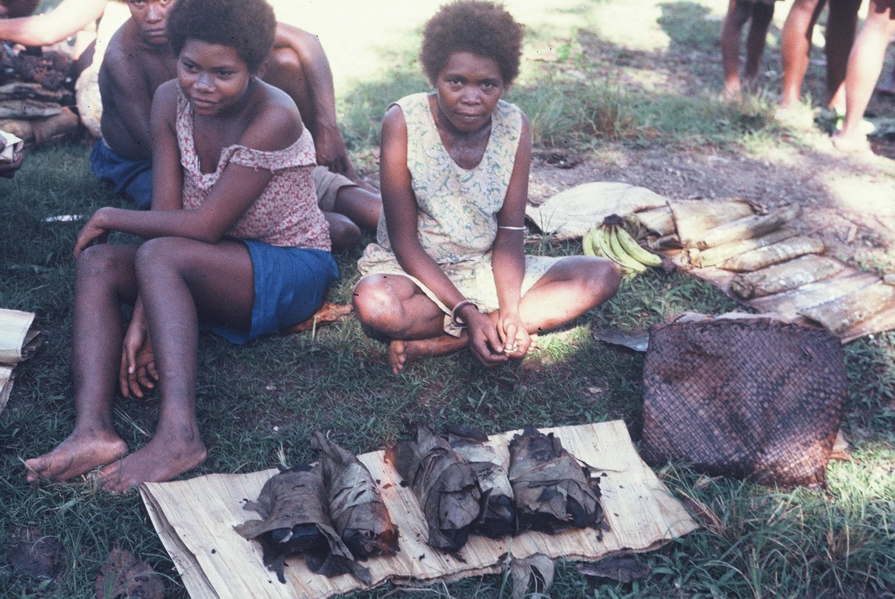 Women selling fish at Takwea market