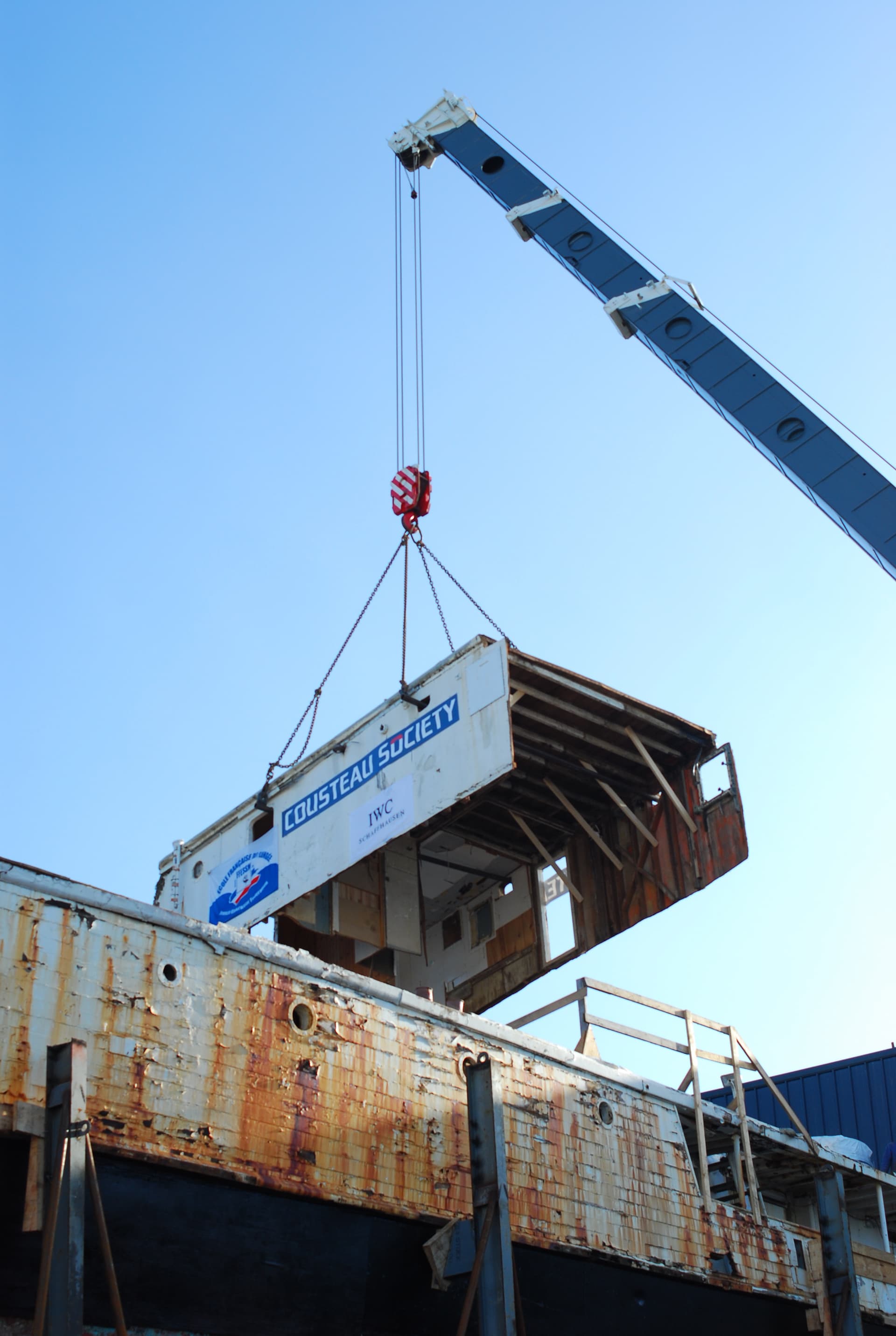 Removing the Calypso's wheelhouse