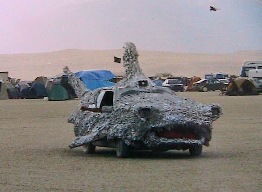 BM46641_Shark-Car
