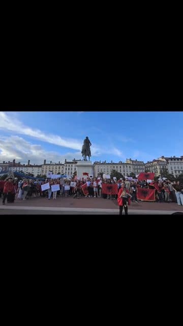 200 shqipe të Lyonit, një zë! 🇦🇱❤️
