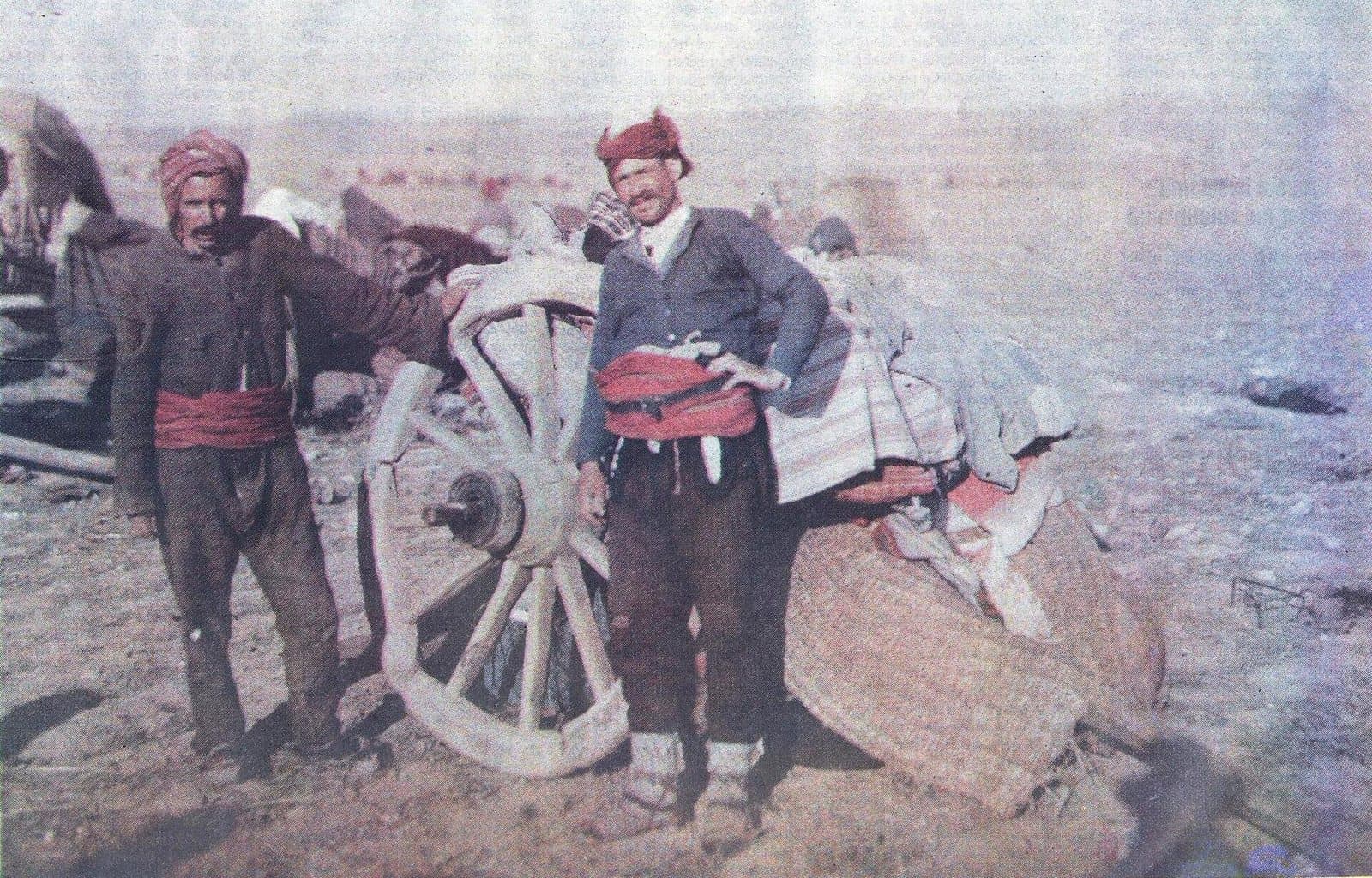 Albanian refugees on the road to Turkey