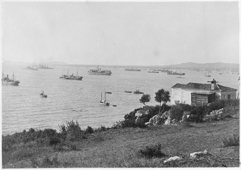 Italian warships in the bay of Vlore