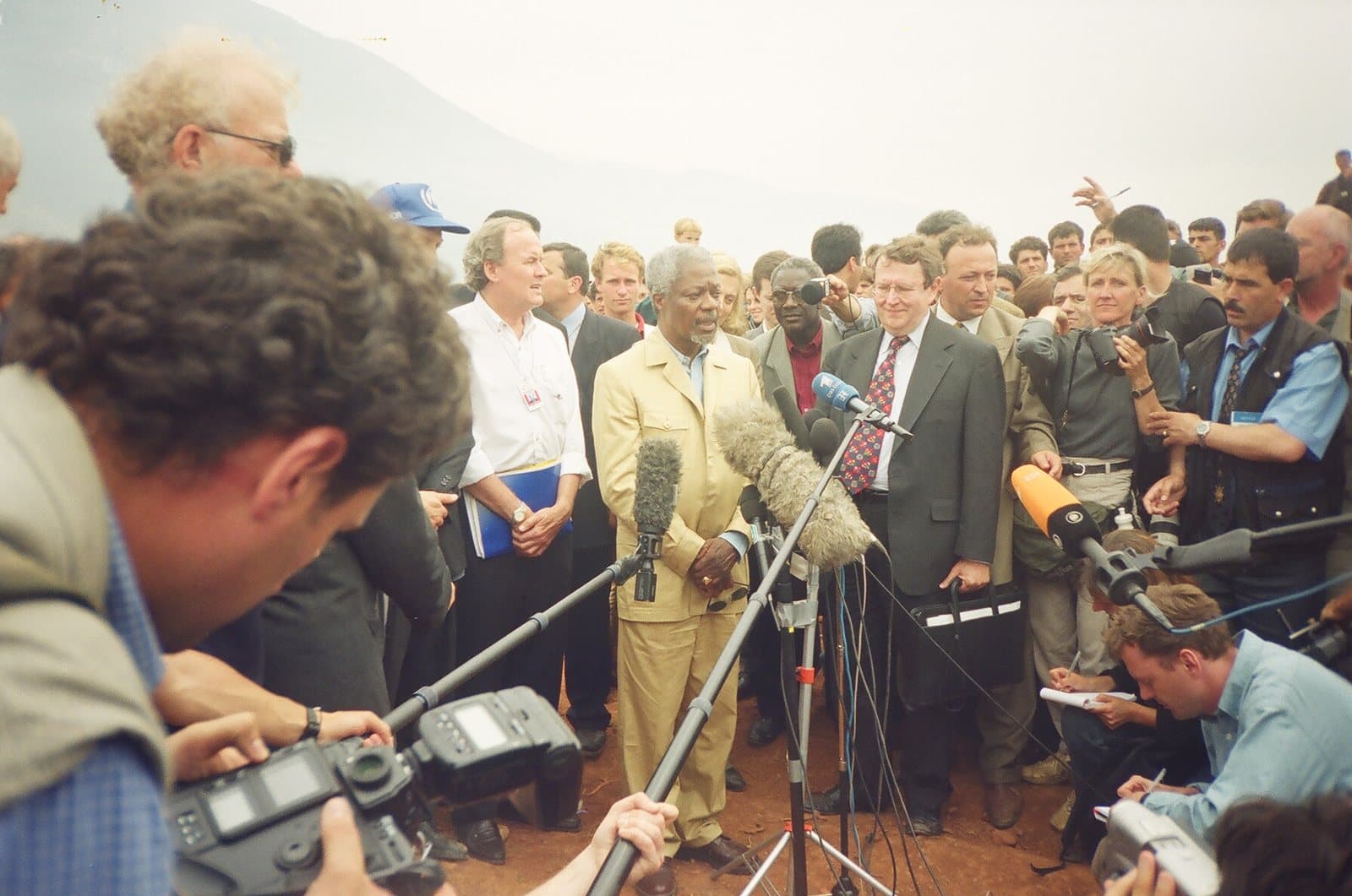 Kofi Annan at Kukës during the Kosovo crisis