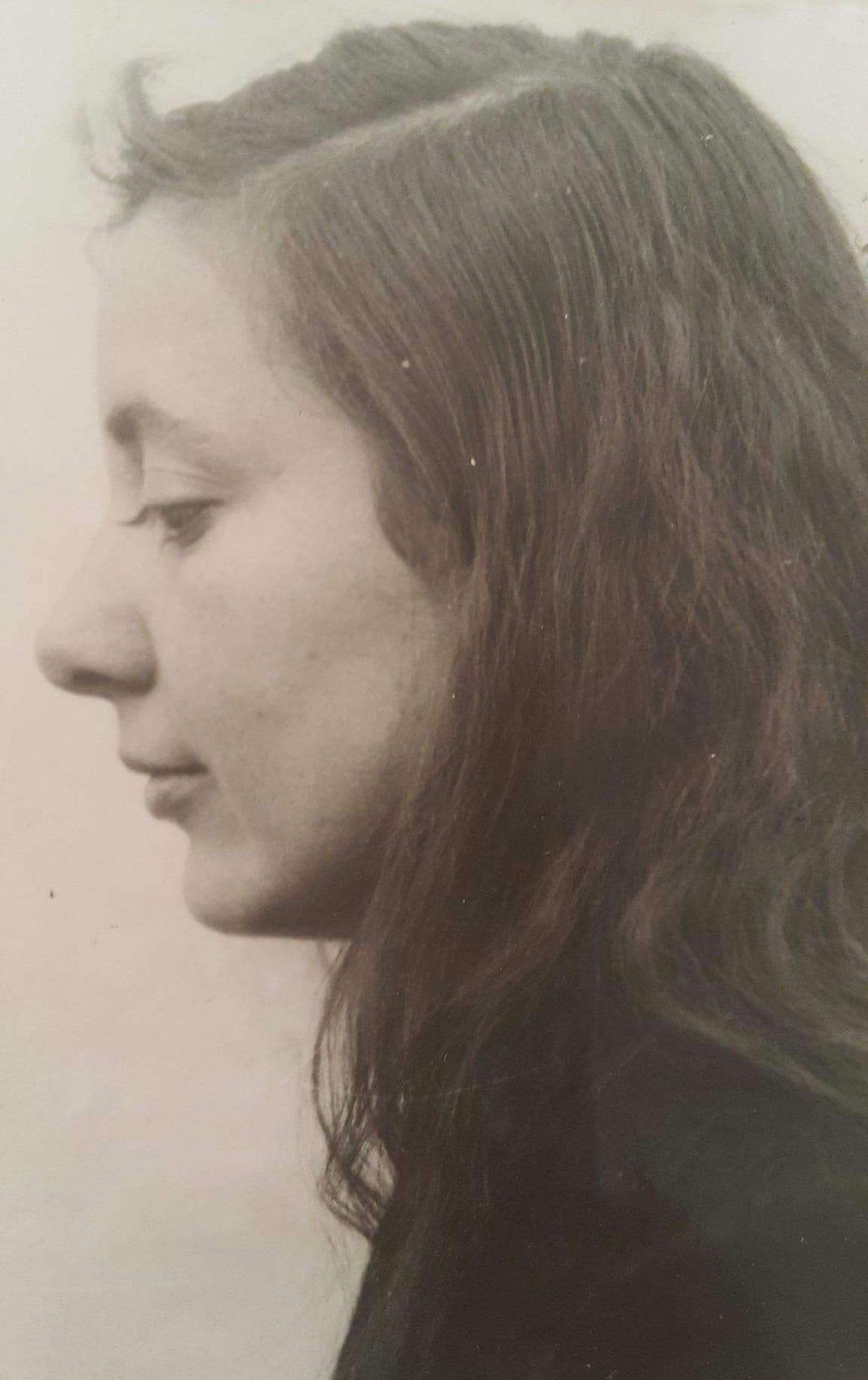 Musine Kokalari, side portrait, 1945