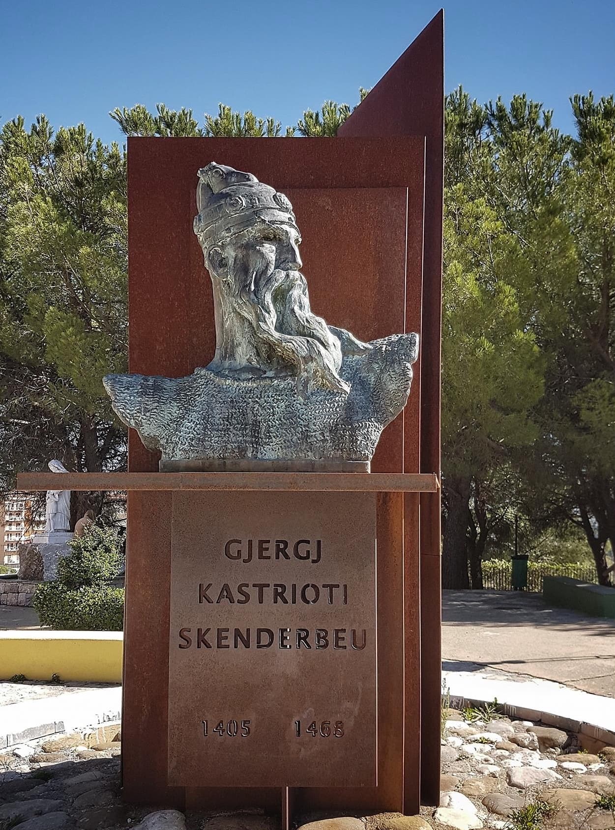 Odhise Paskali - bust of Skanderbeg, Piana degli Albanesi