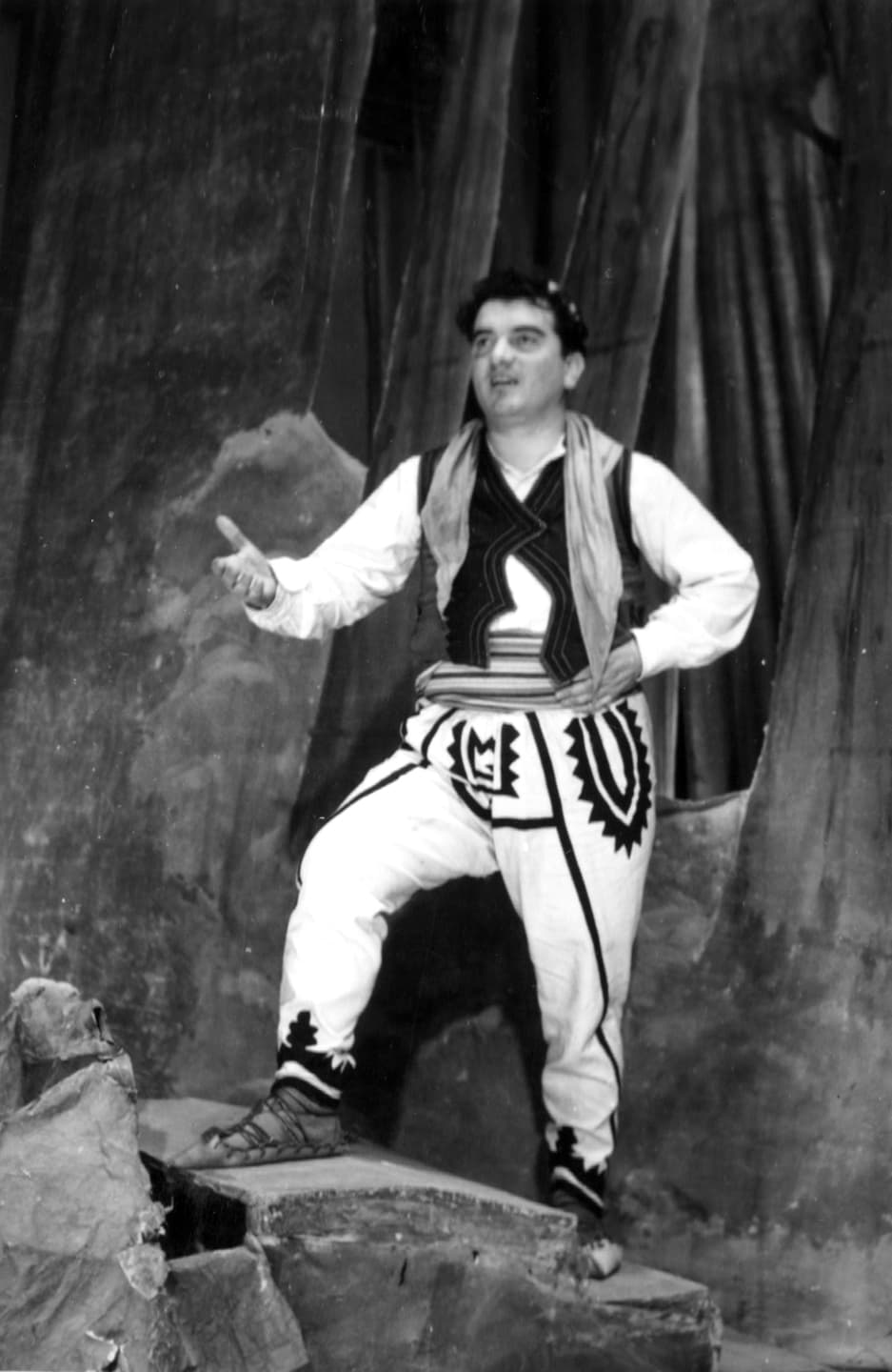 Piro Sulioti as 'Sokoli' in the operetta Agimi