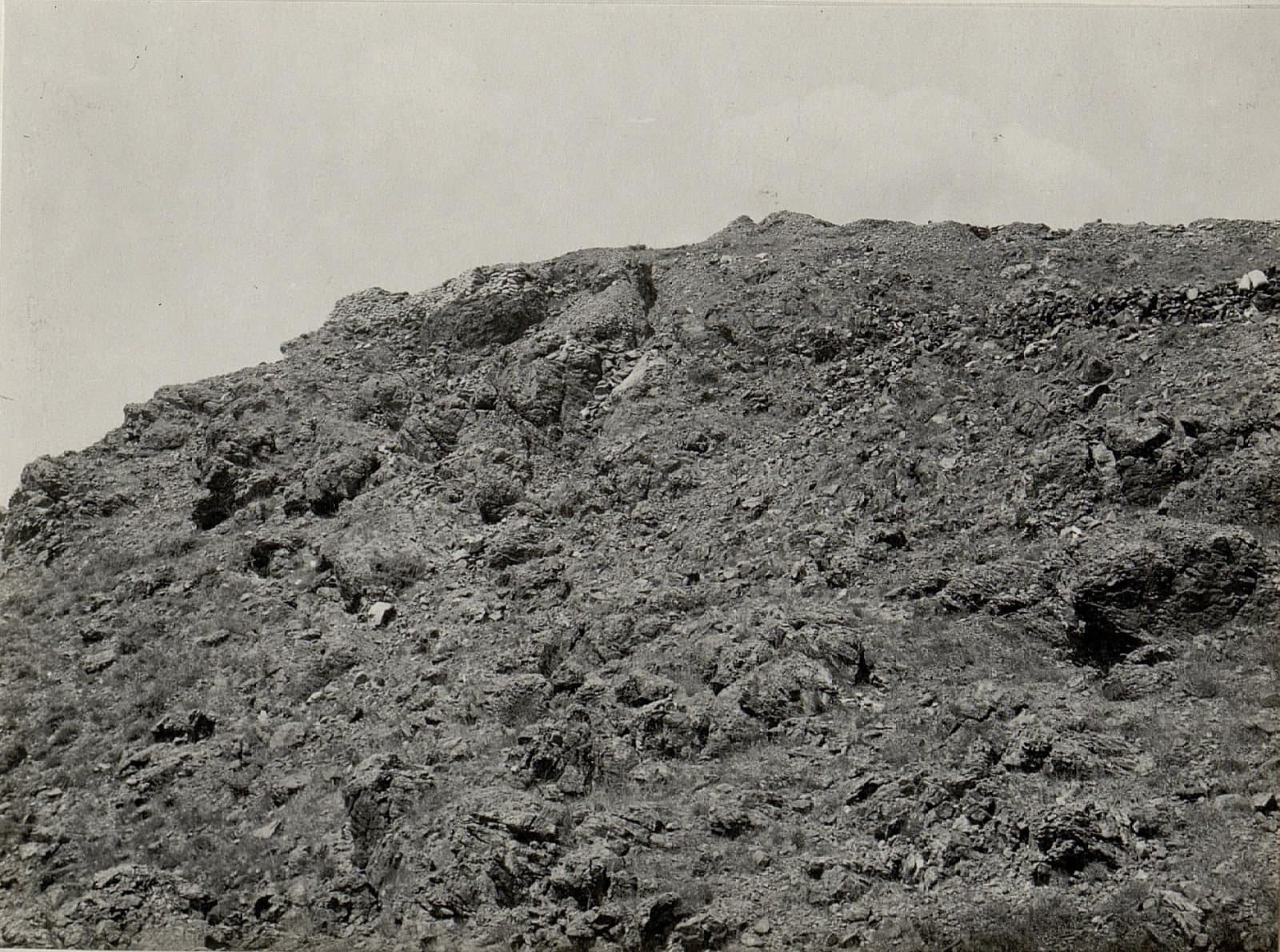 Rifle cover on the Bardanjolt heights