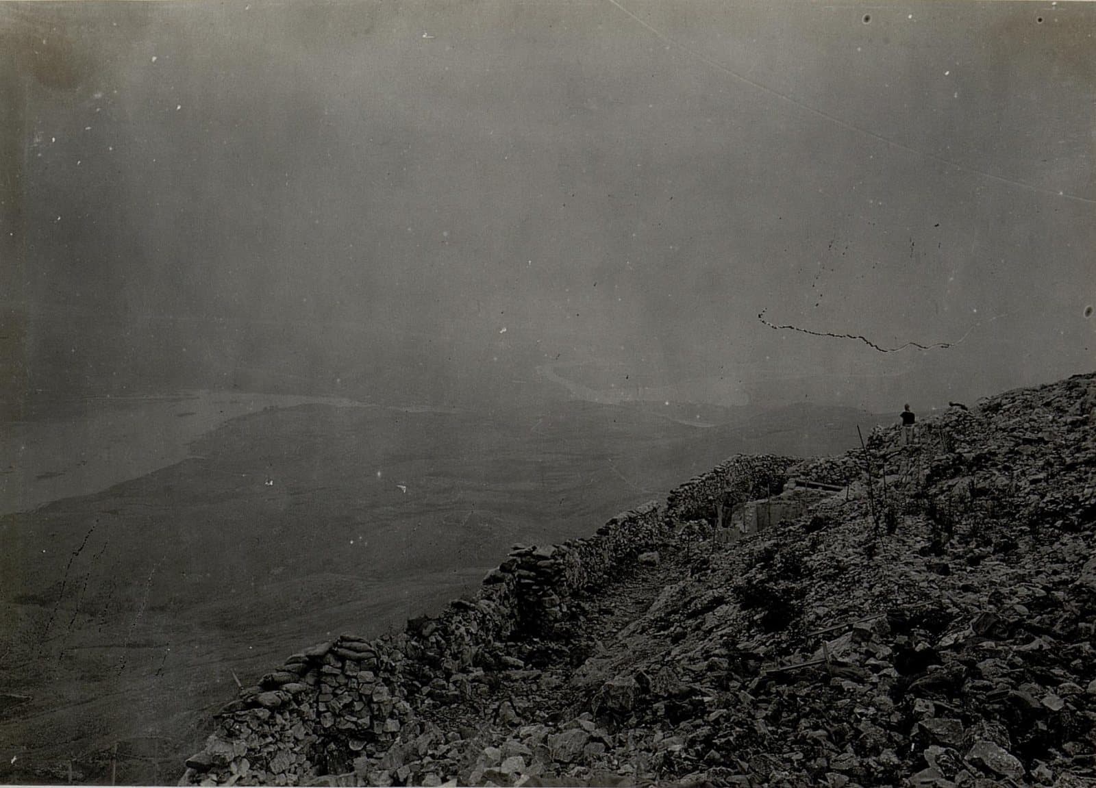 The north slope of Tarabos above the lake