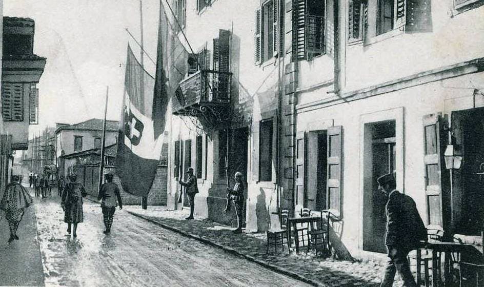 Italian soldiers in Vlore
