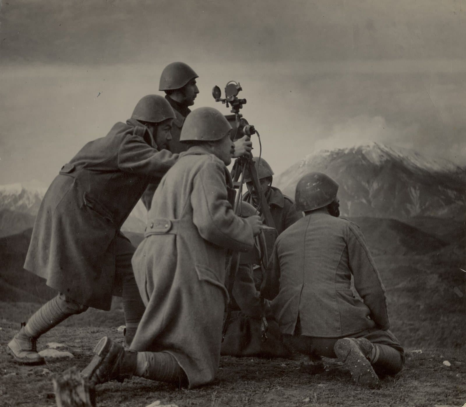 Rangefinder crew on the Albanian front