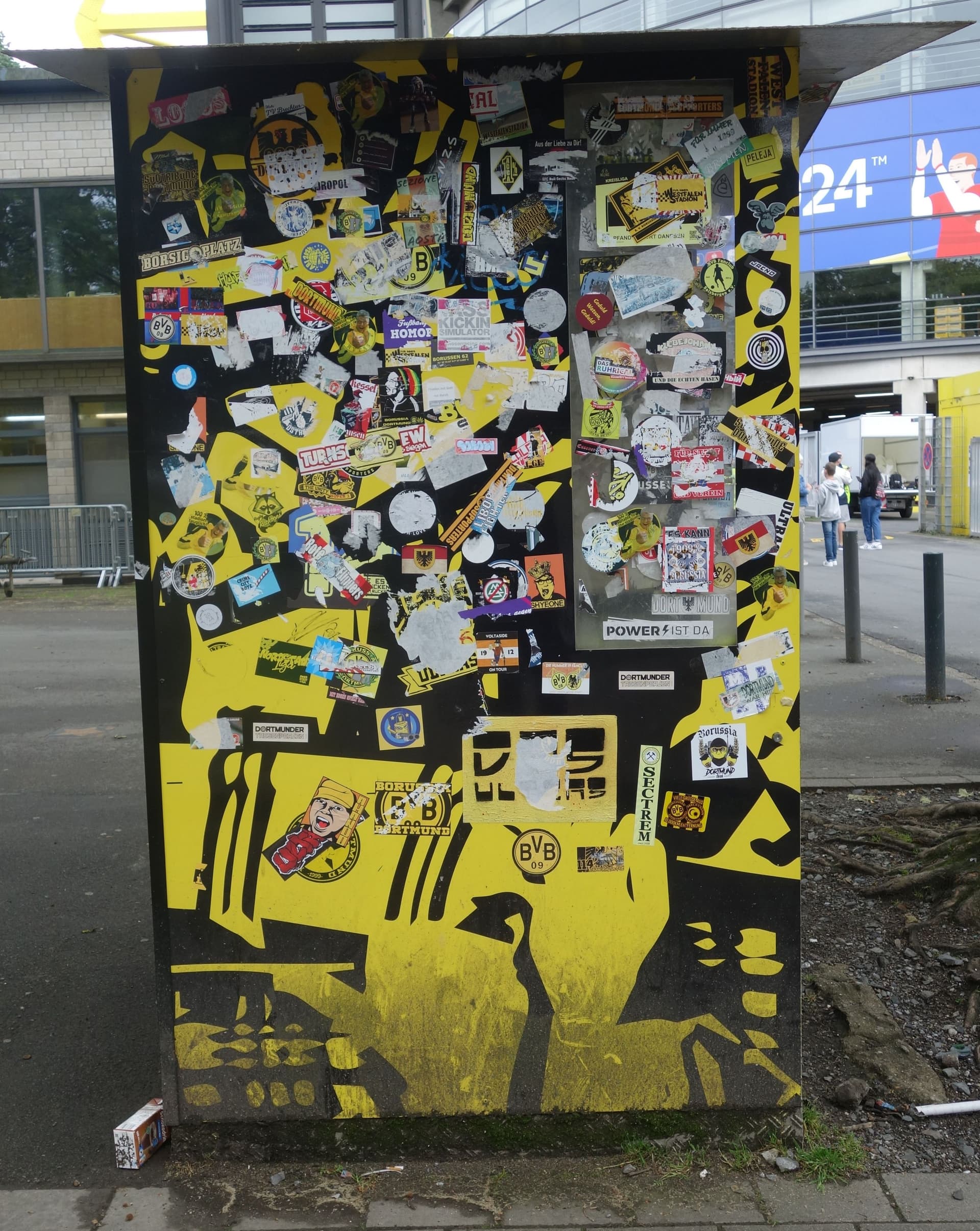 Wächterhäuschen vor Westfalenstadion, Mai 2024 (1 of 3)