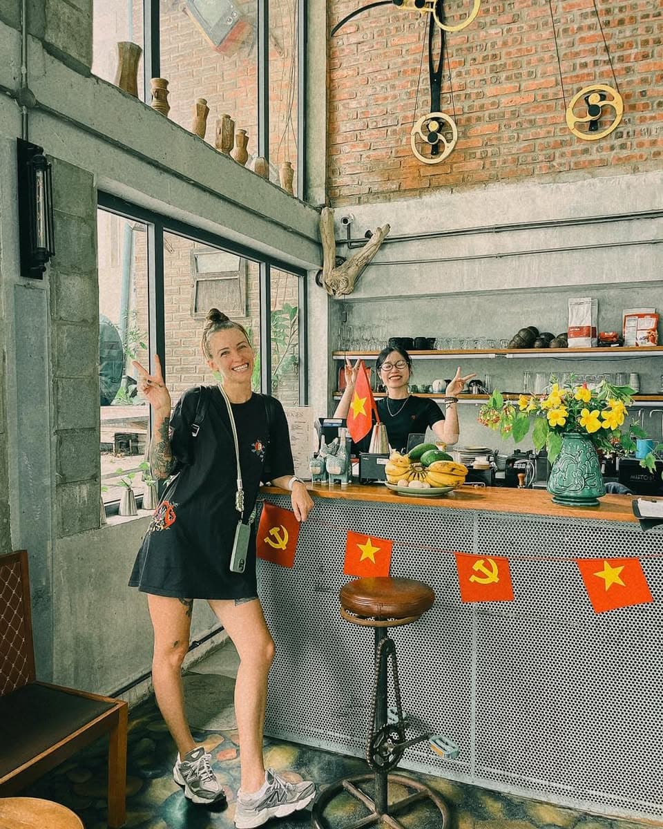 Thank you for staying with us at Bridges Da Nang. (1 of 3)