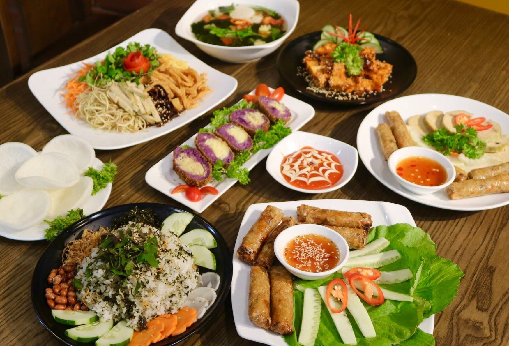 Name the 10 most delicious vegetarian restaurants in Da Nang, attracti (2 of 6)