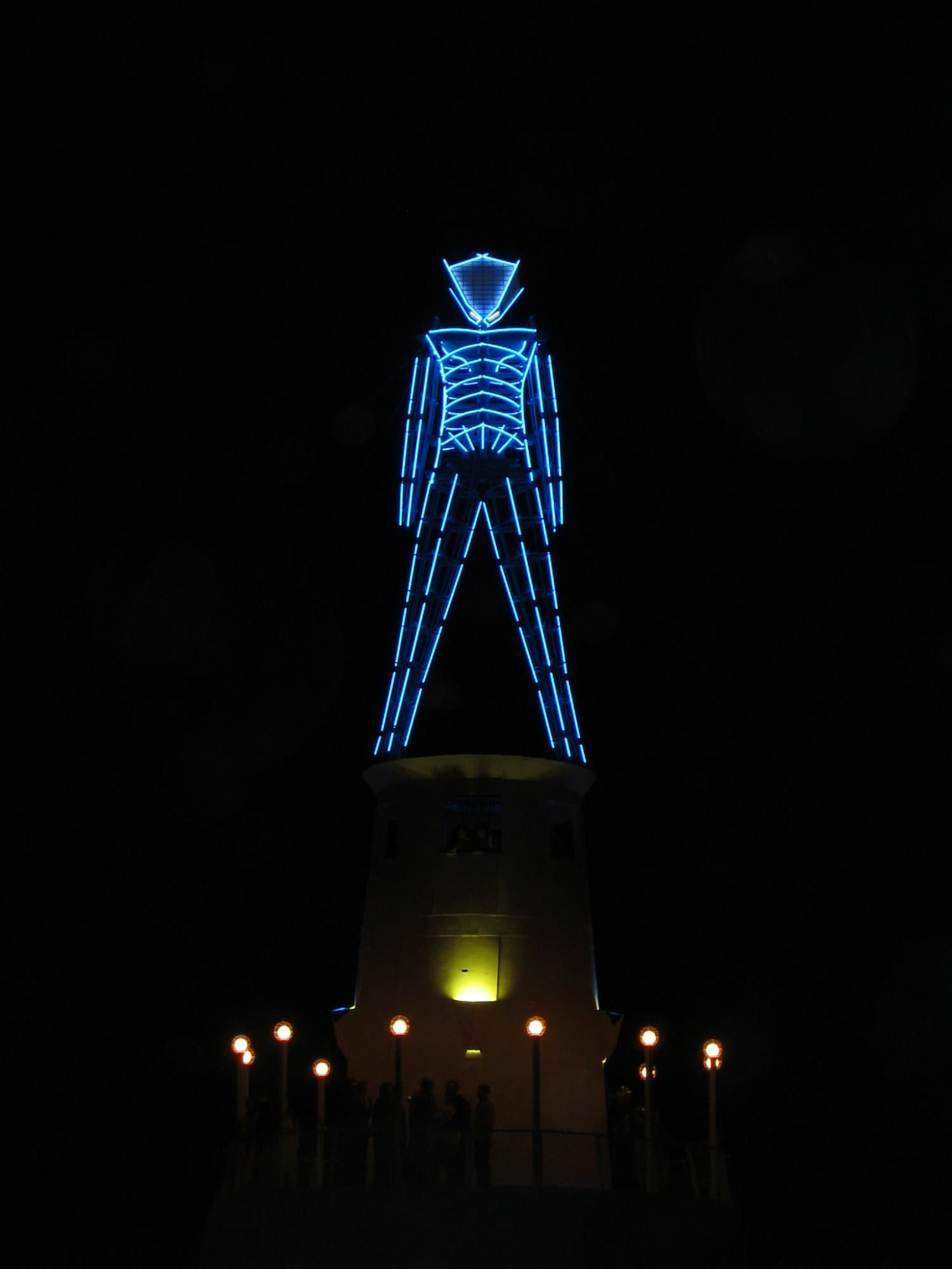 The blue-neon Man on the lighthouse · 3/5