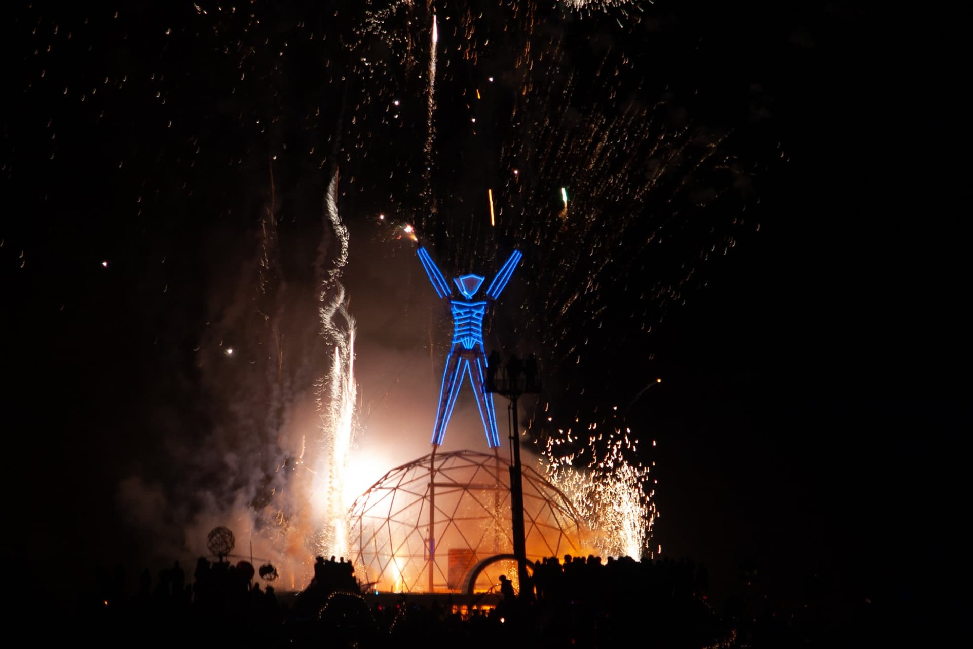 The Man burns with fireworks, 2004 · 5/12