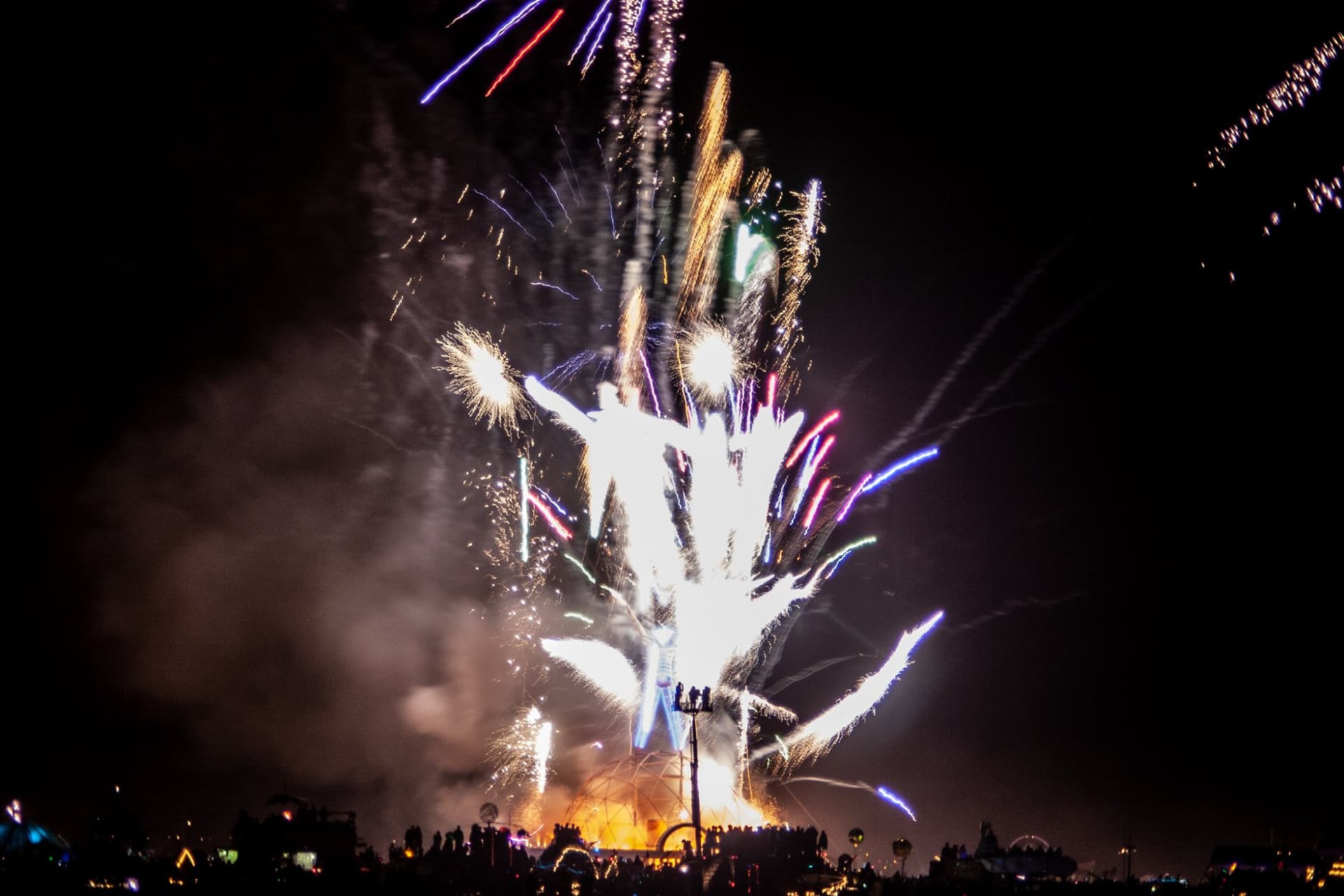 The Man burns with fireworks, 2004 · 7/12