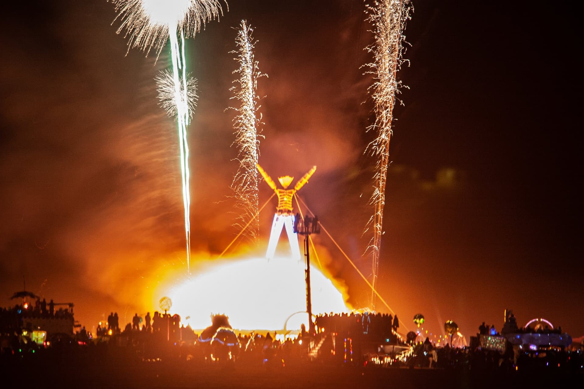 The Man burns with fireworks, 2004 · 10/12