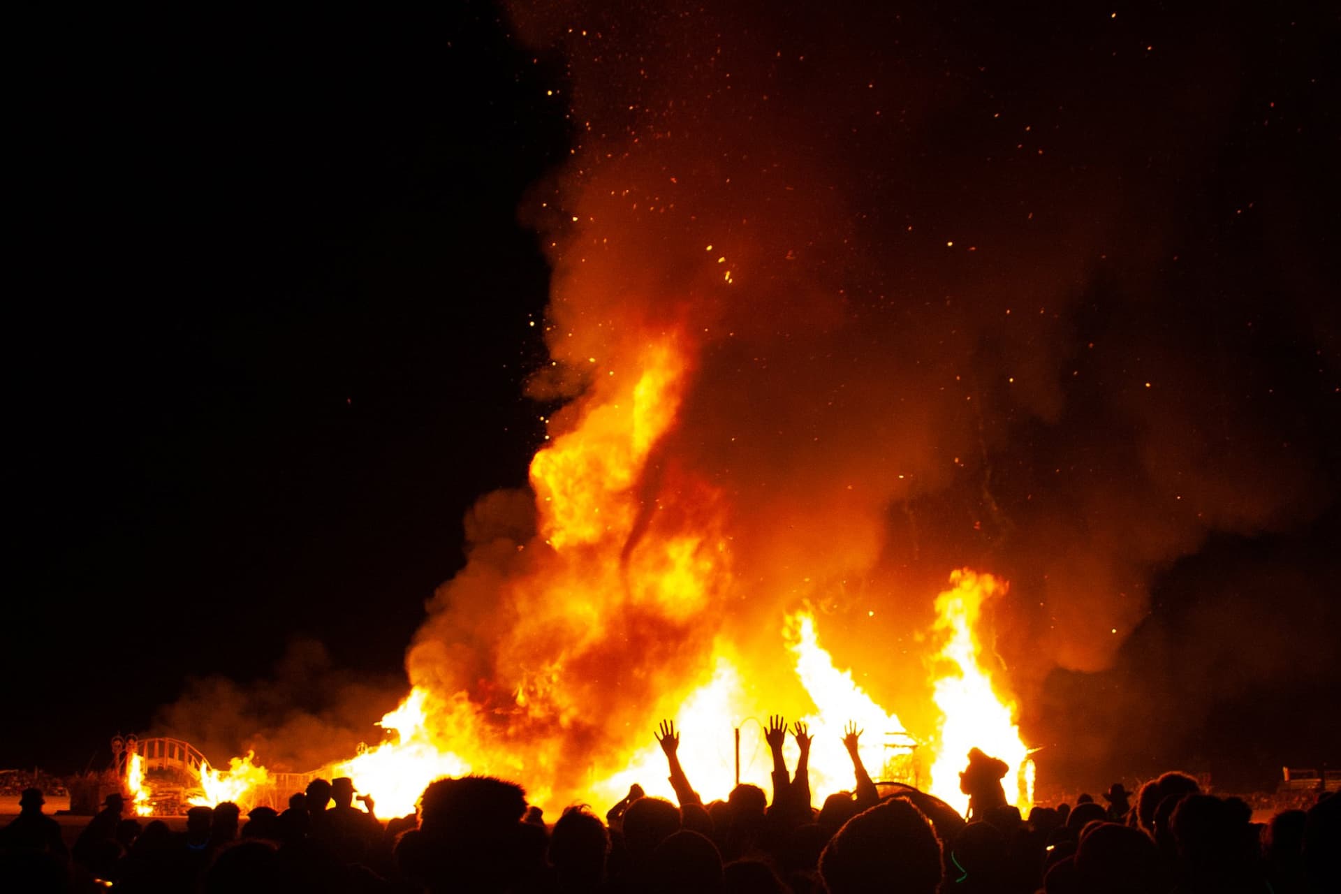 The Temple of Stars burns, 2004 · 6/9