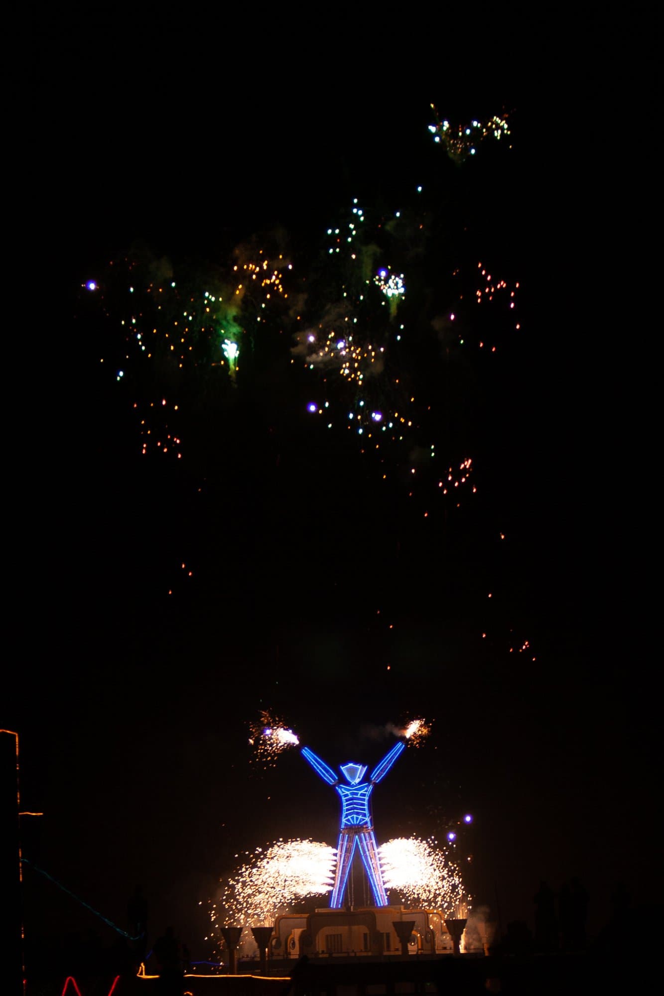 The Man burns with fireworks, 2006 · 10/33