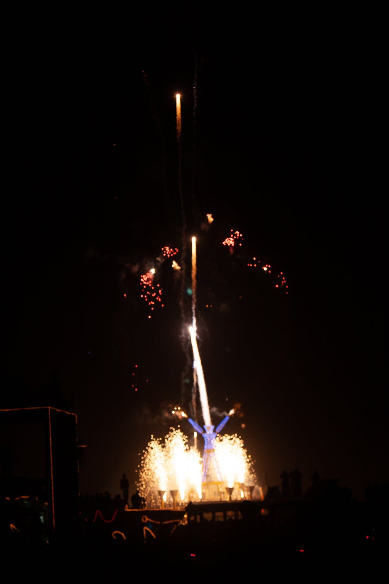 The Man burns with fireworks, 2006 · 14/33