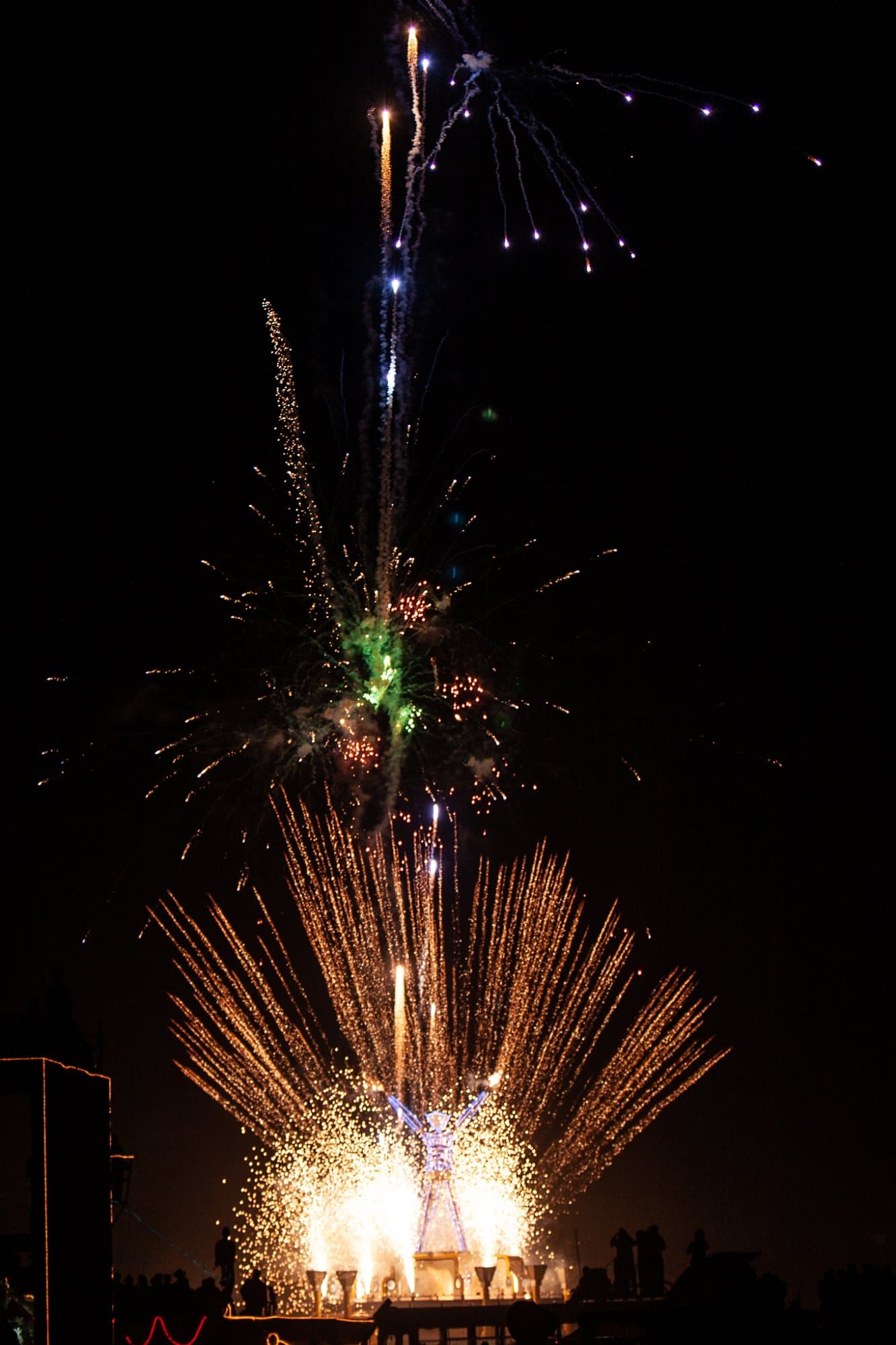 The Man burns with fireworks, 2006 · 15/33