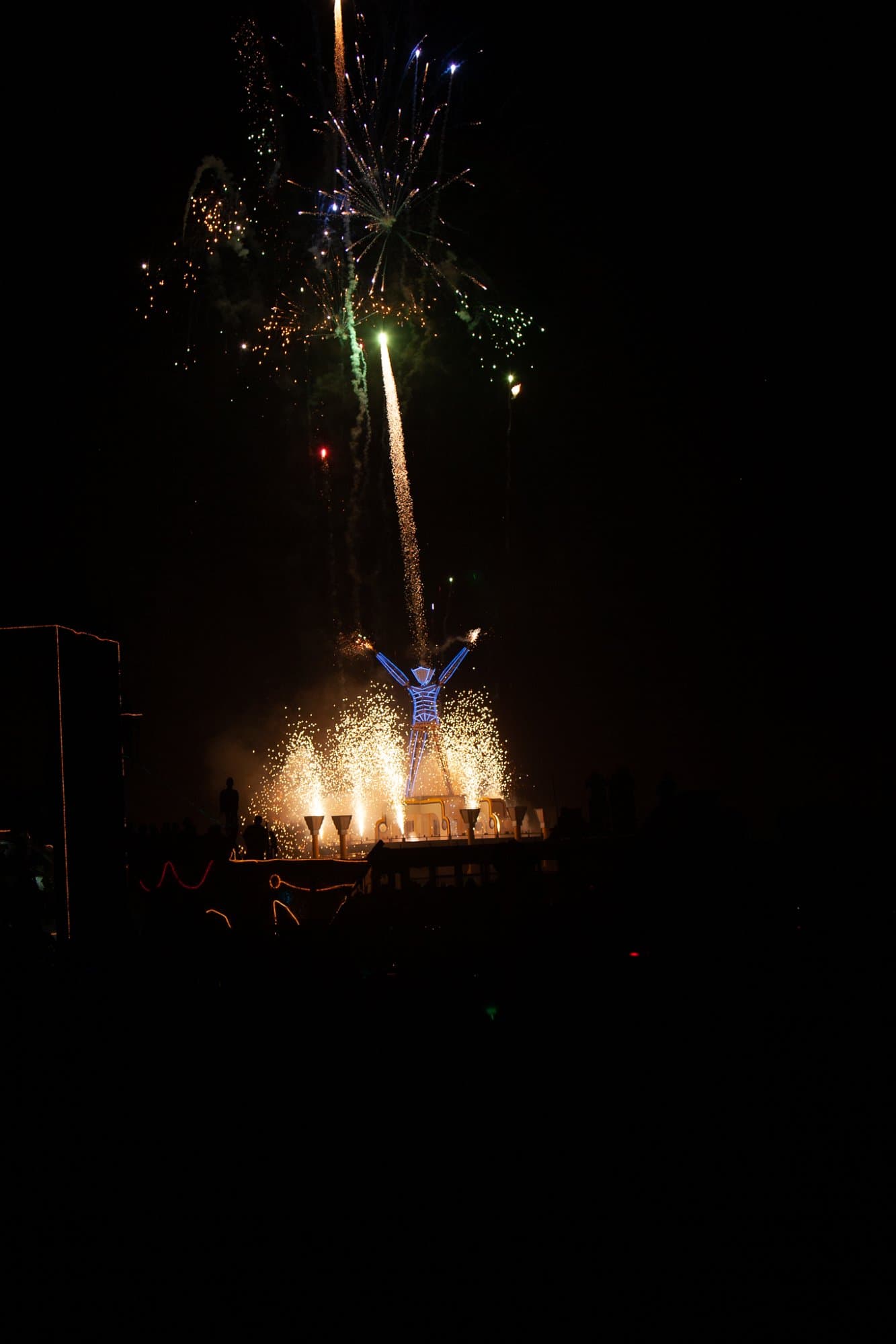 The Man burns with fireworks, 2006 · 19/33