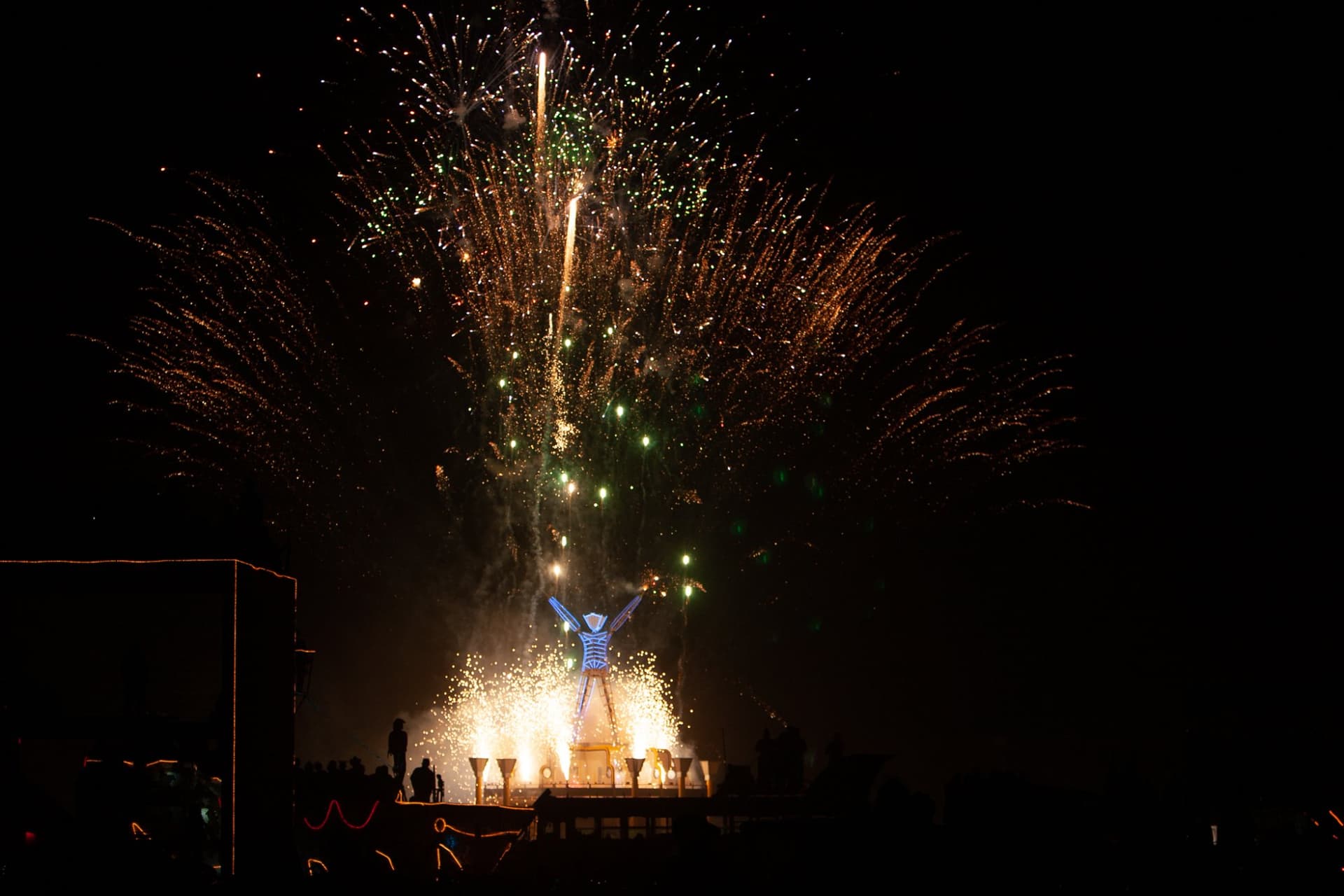 The Man burns with fireworks, 2006 · 22/33