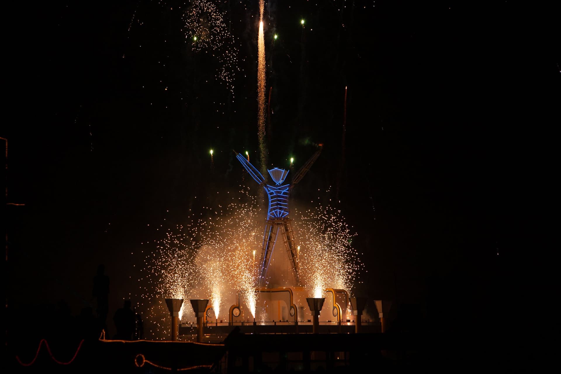 The Man burns with fireworks, 2006 · 26/33