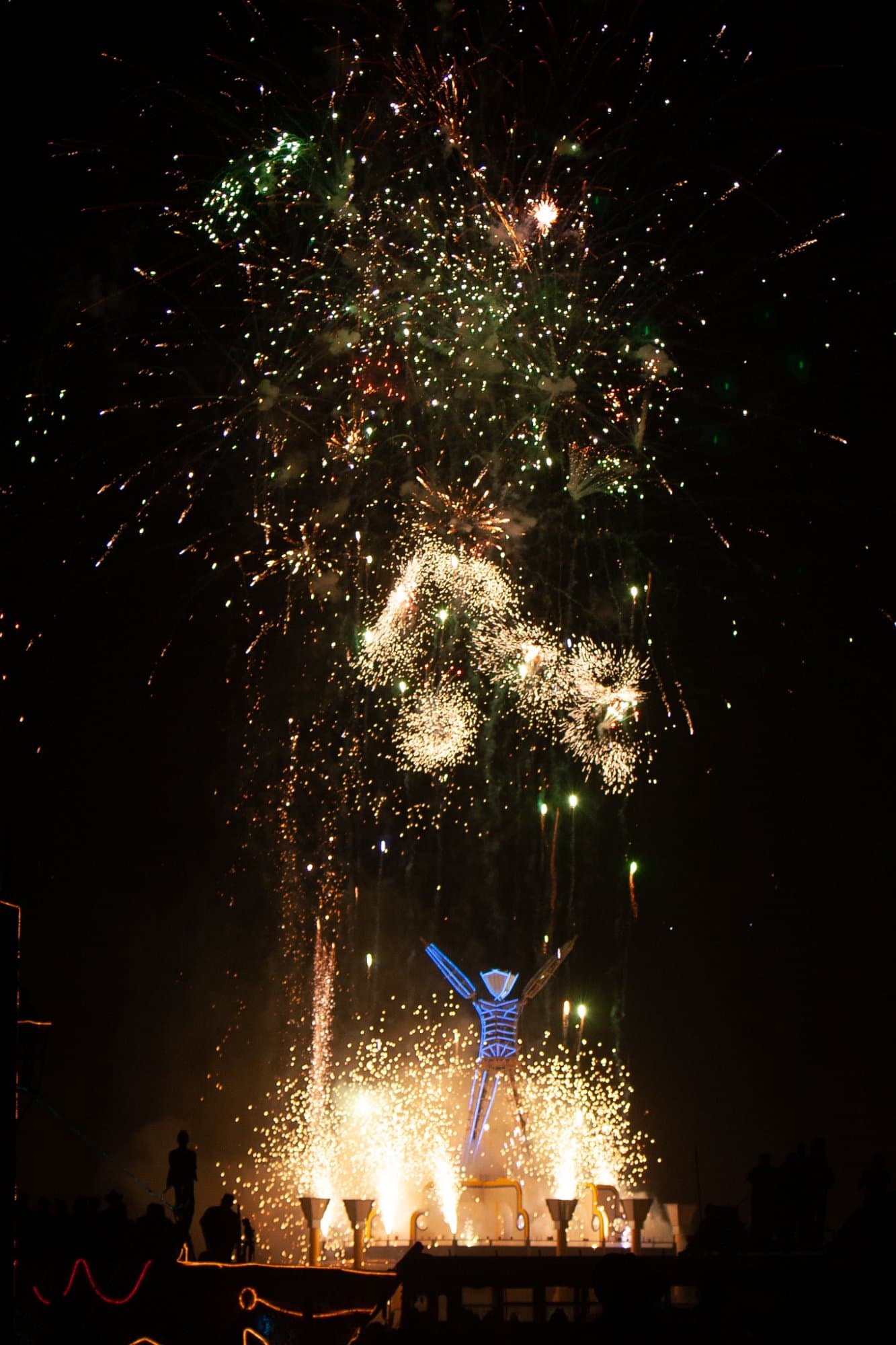The Man burns with fireworks, 2006 · 29/33
