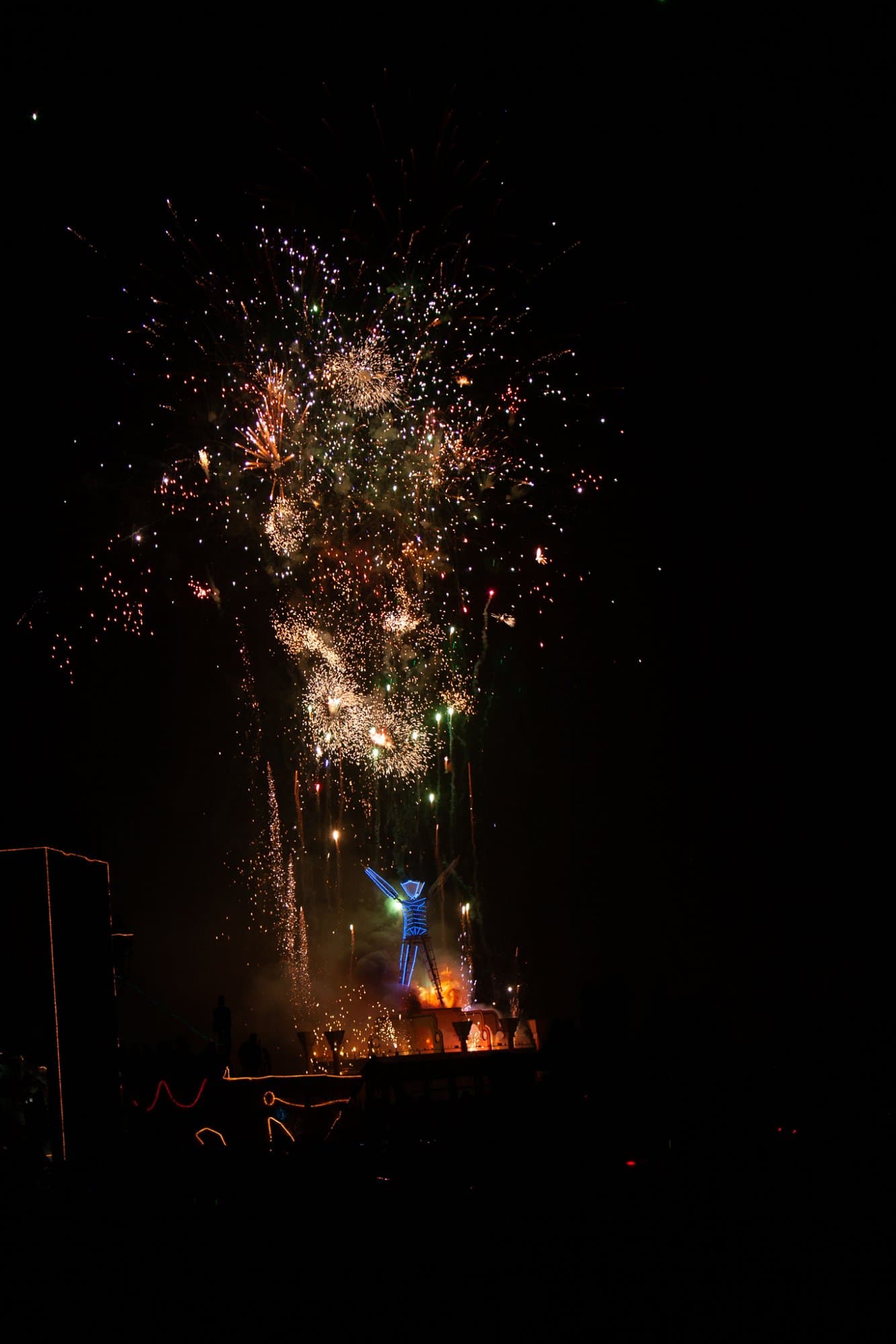The Man burns with fireworks, 2006 · 33/33